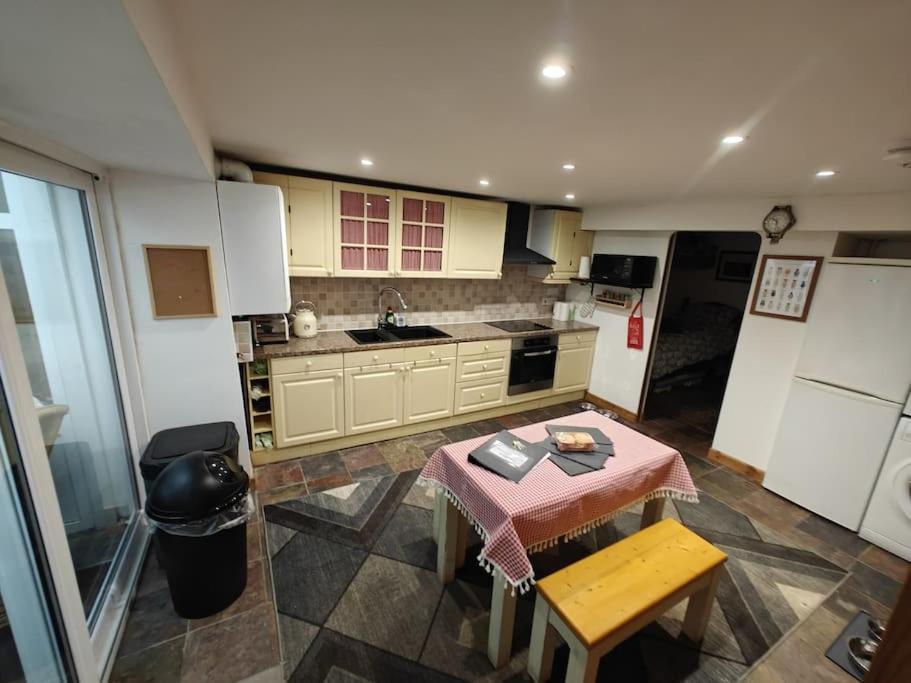 Welsh Miners Cottage Four Bedroom House Treherbert エクステリア 写真